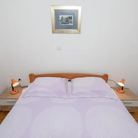 Apartment Karmela *