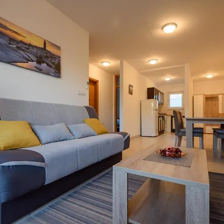 Karmela Apartment *