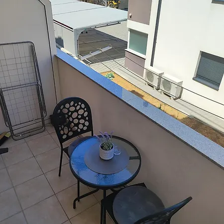 Karmela Apartment *